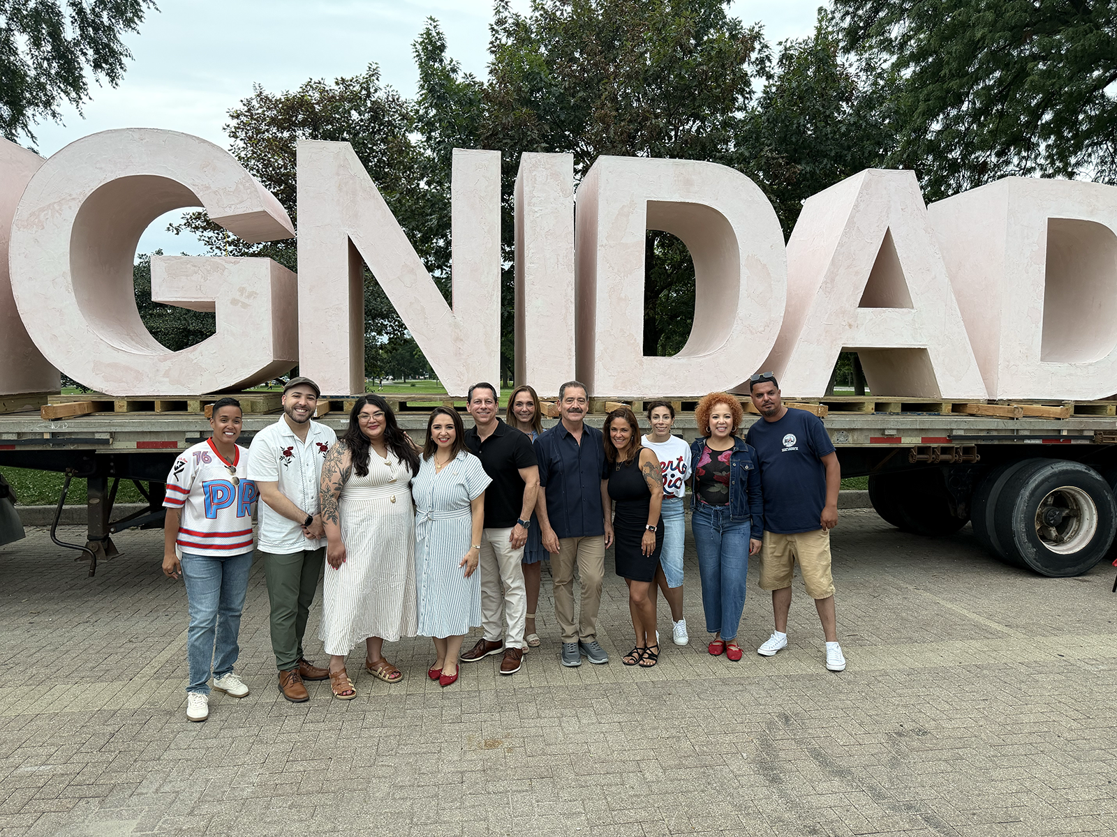 Elected officials in front of Dignidad 2